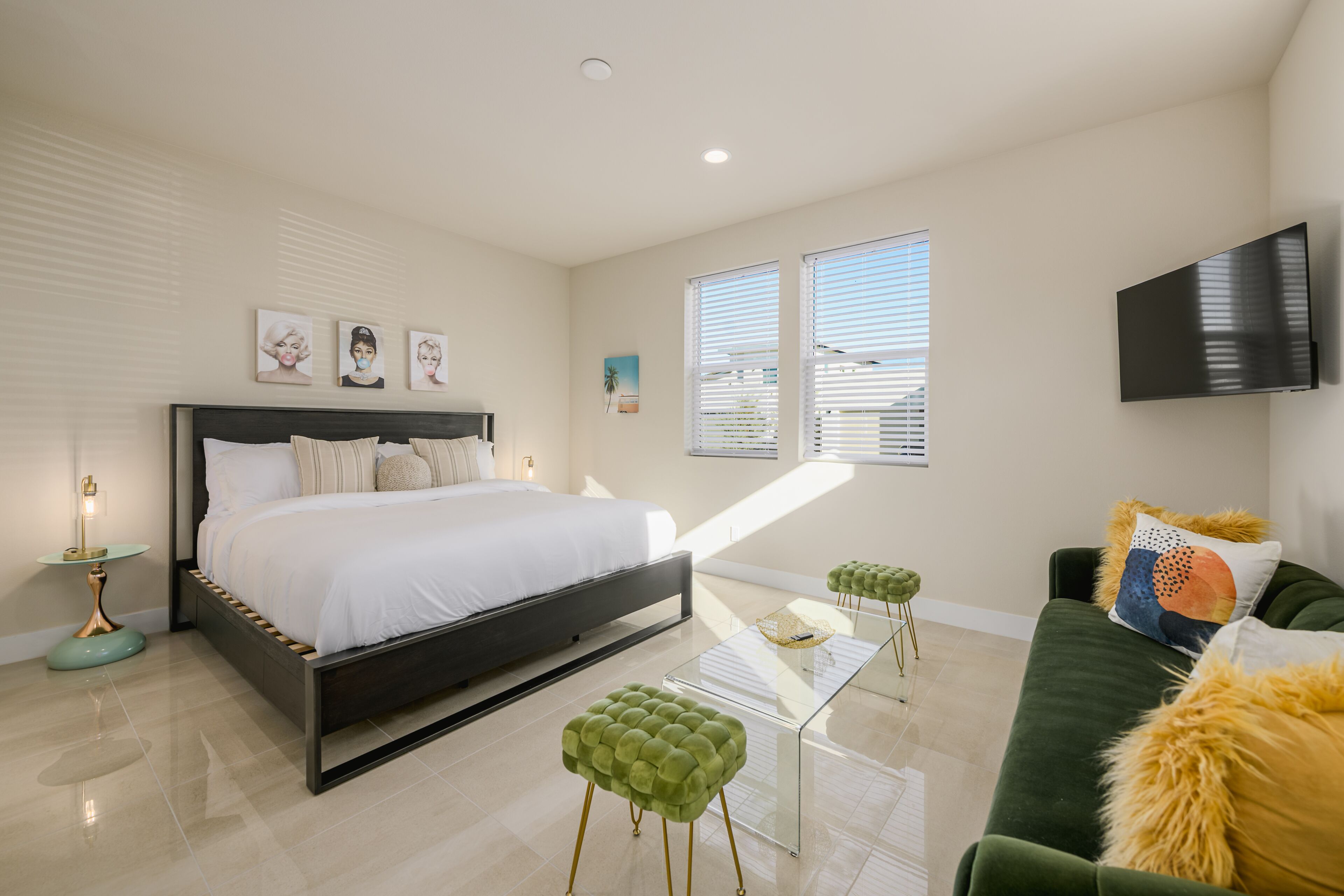 3 habitaciones, escritorio, tabla de planchar con plancha y wifi gratis 