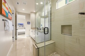 Shower, hair dryer, towels, soap - Brand New! Chic, Gated & Safe. Family & Pet Friendly, Sleeps 9 with Rec. Room… (Indio)