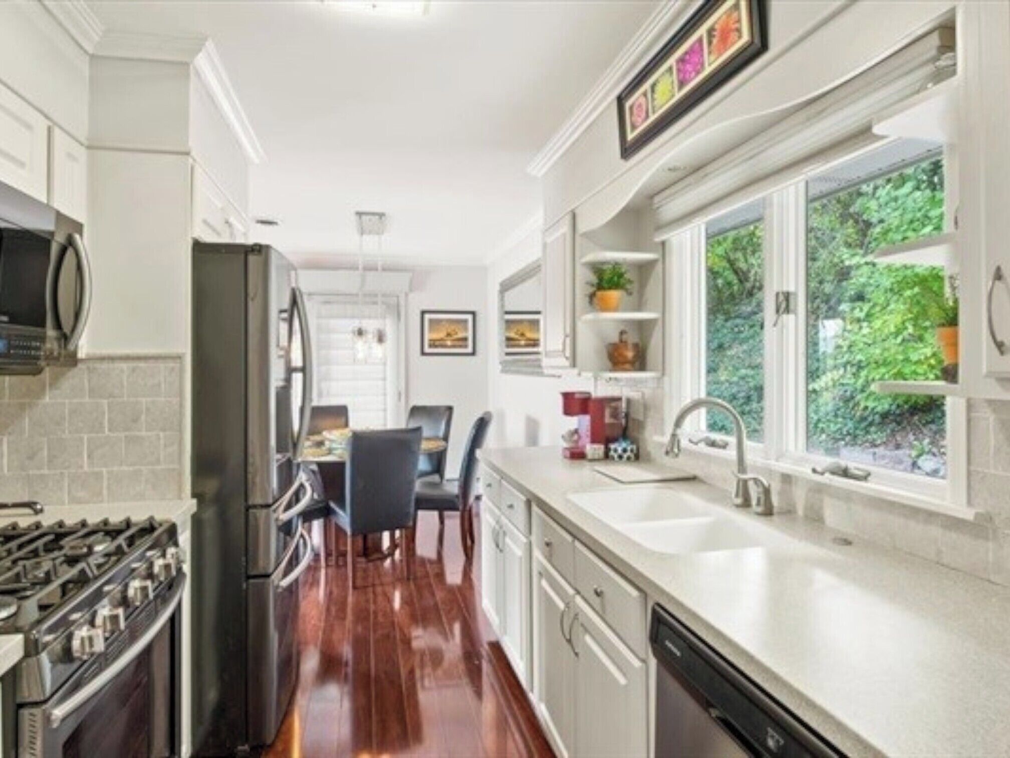 Micro-ondes, four, plaque de cuisson, lave-vaisselle