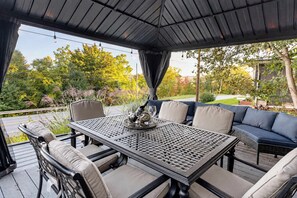 Outdoor dining - Canandaigua Lake Overlook (Canandaigua)