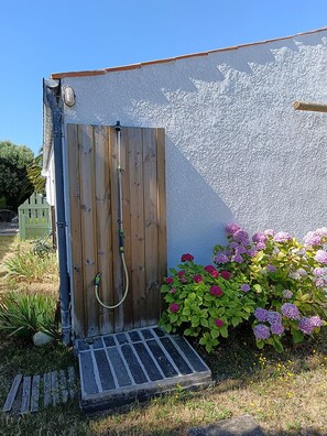 Property grounds - Cosy house + quiet garden with trees (La Brée-les-Bains)
