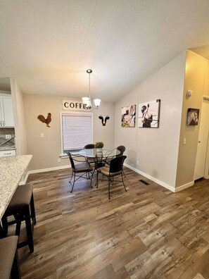 Dining - 5 minutes to World Equestrian Center (Ocala)