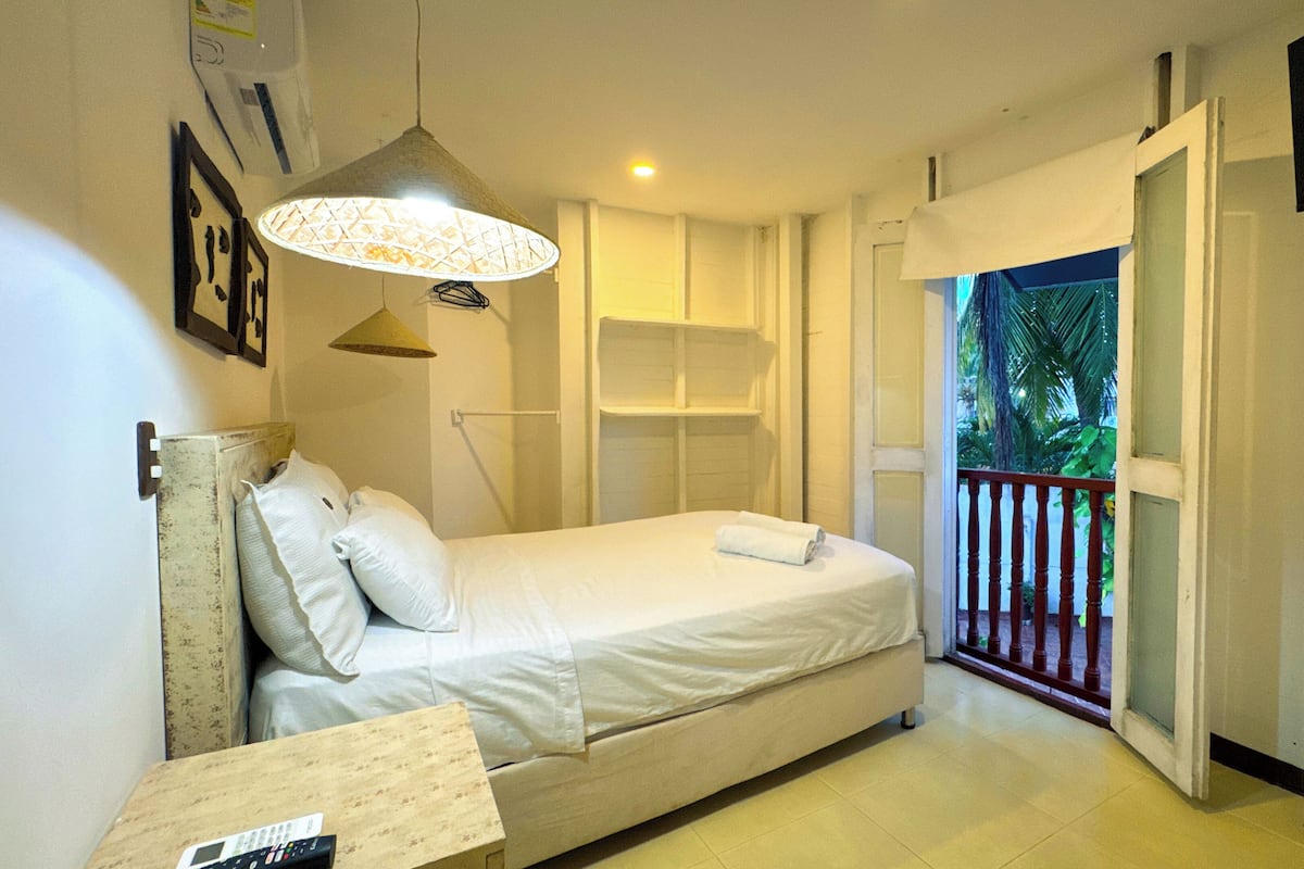 Double Room | WiFi (free), bed sheets