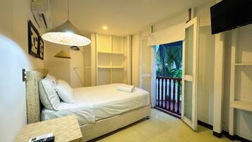 Quarto casal | Escrivaninha, espaço de trabalho para notebook, Wi-Fi de cortesia