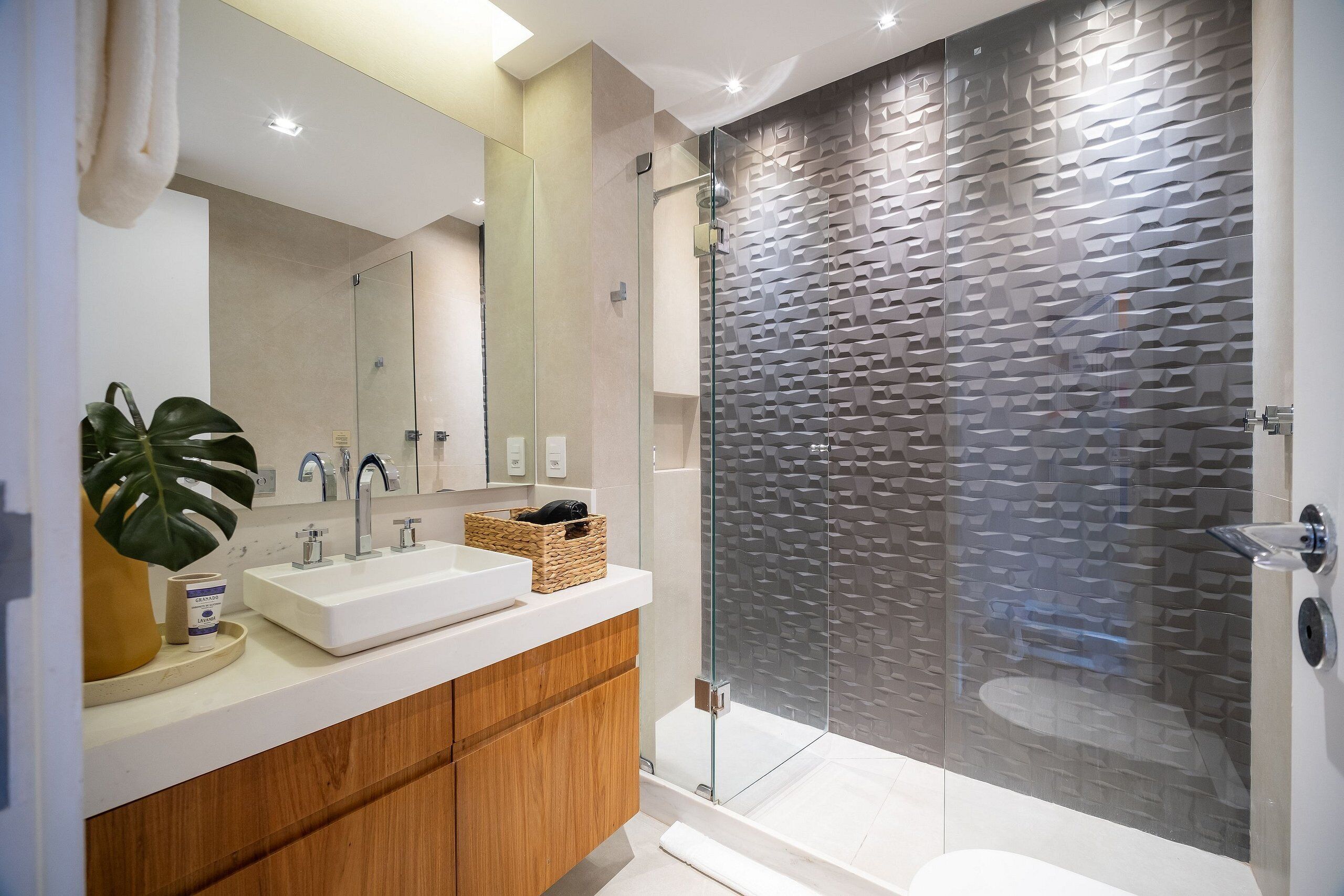 Apartment | Bathroom | Free toiletries, hair dryer, towels, toilet paper