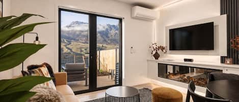 TV, fireplace, stereo