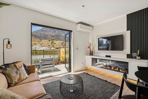 Evara Queenstown, Central, Remarkable Views!