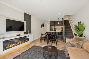 TV, fireplace, stereo - Evara Queenstown, Central, Remarkable Views! (Queenstown)