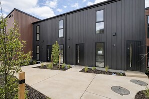 Exterior - Evara Queenstown, Central, Remarkable Views! (Queenstown)