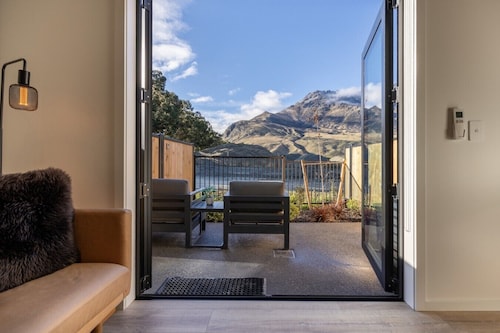 Evara Queenstown, Central, Remarkable Views!