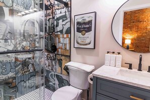 Shower, hair dryer, shampoo - The SCAD District Loft | 1BR on MLK Blvd (Savannah)
