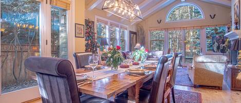 Hus, flere senger, kjøkken, hageutsikt (Cozy Ketchum Retreat) | Spiseområde