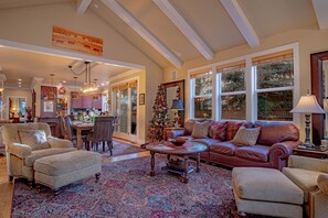 House, Multiple Beds, Kitchen, Garden View (Cozy Ketchum Retreat) | Living area - Cozy Ketchum Retreat - Pet Friendly! (Ketchum)