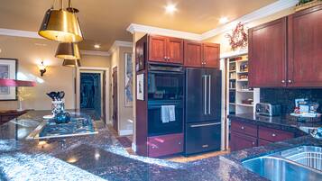 Rumah, Beberapa Tempat Tidur, dapur, pemandangan kebun (Cozy Ketchum Retreat) | Dapur pribadi