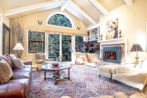 Cozy Ketchum Retreat - Pet Friendly!