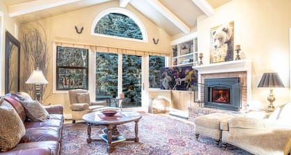 Cozy Ketchum Retreat - Pet Friendly!