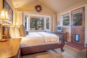 House, Multiple Beds, Kitchen, Garden View (Cozy Ketchum Retreat) | 5 bedrooms, individually decorated, individually furnished, bed sheets - Cozy Ketchum Retreat - Pet Friendly! (Ketchum)