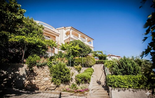 Awesome apartment in Lopar with house sea view