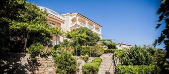 Awesome apartment in Lopar with house sea view