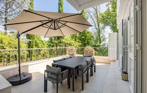 Outdoor dining - Luxurious home in Opric with sauna (Opric)