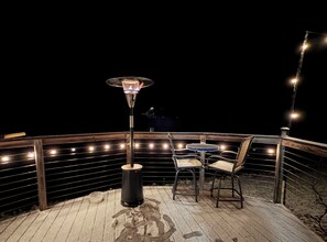 Outdoor dining - Secluded Waterfront Yurt with Wood-Fired Sauna near French Lick (French Lick)