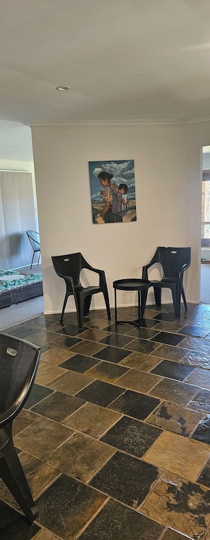 Interior - Aztec's home 4 bed 2 bath 5min waling to shopping 20 min to beach andcity centre (McDowall)