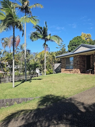 Aztec's home 4 bed 2 bath 5min waling to shopping 20 min to beach andcity centre