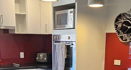 Aztec's home 4 bed 2 bath 5min waling to shopping 20 min to beach andcity centre