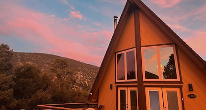 Cozy 3-bedroom cabin in lovely Pine Mountain Club