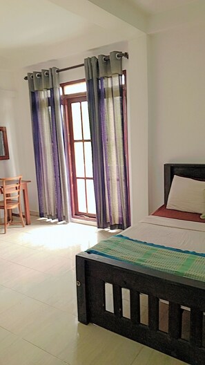 Desk, laptop workspace, free WiFi - Amani Lakeside (Panadura)