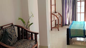 Desk, laptop workspace, free WiFi