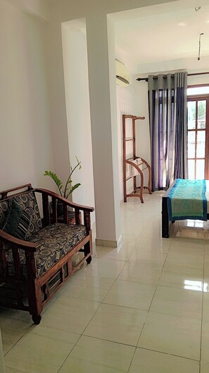 Desk, laptop workspace, free WiFi - Amani Lakeside (Panadura)