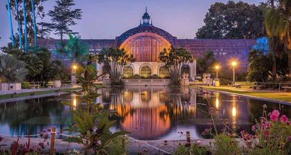 Private and Stylish 3Bdrm 3Ba Townhome, Gated Patio, Free Parking, Available Now