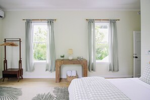 3 bedrooms, iron/ironing board, WiFi, bed sheets - 3-bedroom townhome in beautiful Key West with AC and charm (Key West)