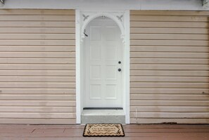 Exterior detail - 3-bedroom townhome in beautiful Key West with AC and charm (Key West)