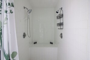 Shower, hair dryer, towels, soap - 3-bedroom townhome in beautiful Key West with AC and charm (Key West)