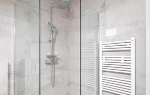 Shower, hair dryer - Pet friendly home in Sparadici (Sparadici)
