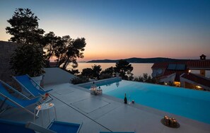 A heated pool - Pet friendly home in Sparadici (Sparadici)