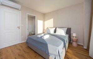3 bedrooms, iron/ironing board, free WiFi - Lovely home in Rogoznica (Rogoznica)