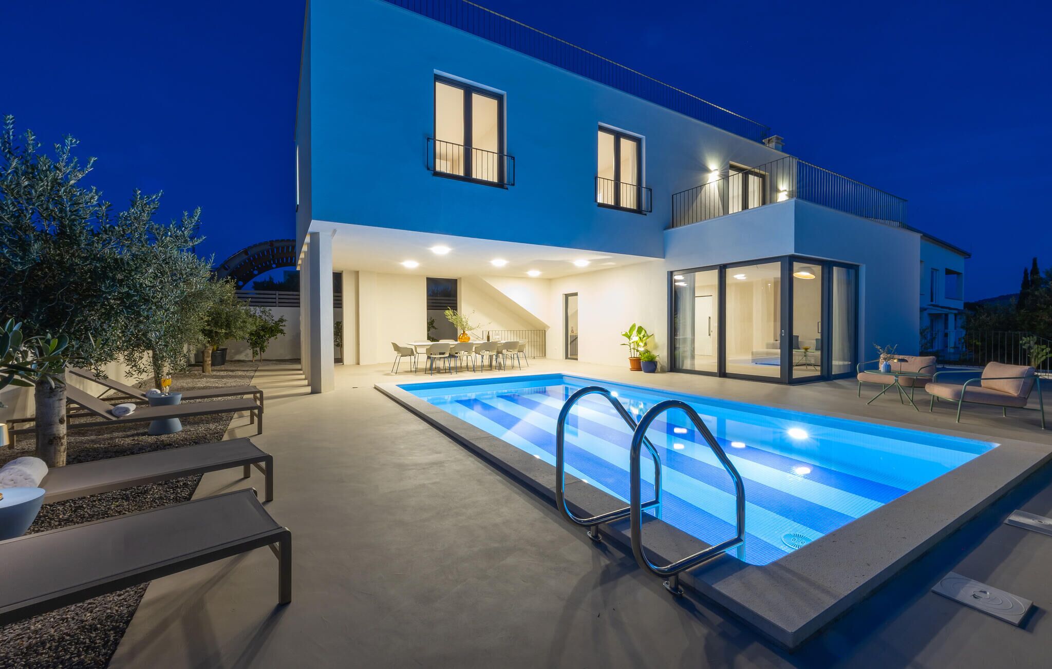 Een verwarmd zwembad