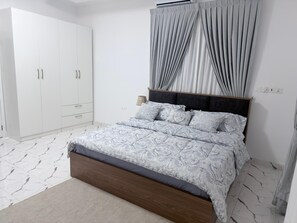 3 bedrooms, iron/ironing board, WiFi, bed sheets - Smart 3 bedroom apartment|Wi-fi|Gated|CCTV|self catering (Accra)