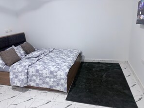 3 bedrooms, iron/ironing board, WiFi, bed sheets - Smart 3 bedroom apartment|Wi-fi|Gated|CCTV|self catering (Accra)