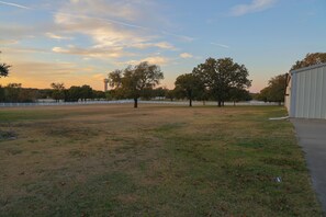 Property grounds - Private King Suite on Gated 4.5 Acres, Full Kitchen & Laundry, Quiet Fort Worth (Fort Worth)