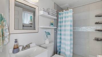Doccia, asciugacapelli, bidet, asciugamani