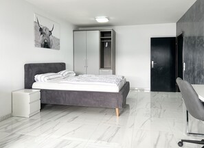 1 bedroom, iron/ironing board, WiFi, bed sheets - Modern apartment with style in city location (Karlsruhe)