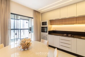 Dining - Apto c\/ Varanda Gourmet próximo ao Mar OZN1004 (Itapema)