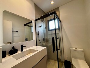 Bathroom - Apt w/ Gourmet Balcony 600m From the Beach Ozn1004 (Itapema)