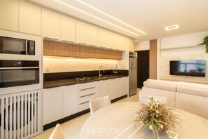 Private kitchen - Apto c\/ Varanda Gourmet próximo ao Mar OZN1004 (Itapema)