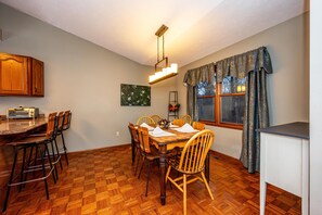 Dining - Private 130-Acre Retreat | Trails, Wildlife & Family Space w/Hot Tub (Nashville)