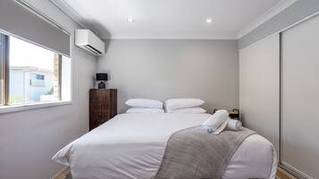 2 bedrooms, desk, free WiFi, bed sheets